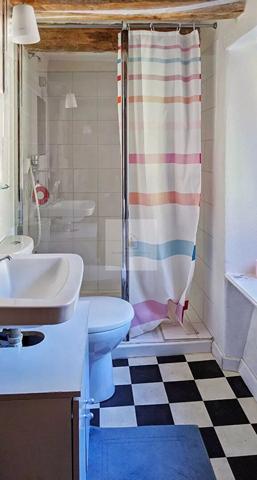 Propriété En Pierre Avec Ses Dépendances