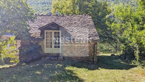 Propriété En Pierre Avec Ses Dépendances