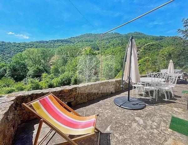 Propriété En Pierre Avec Ses Dépendances