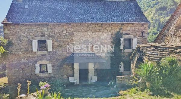 Propriété En Pierre Avec Ses Dépendances