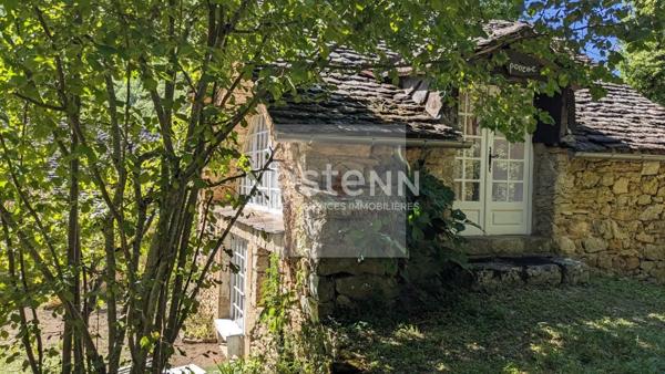 Propriété En Pierre Avec Ses Dépendances