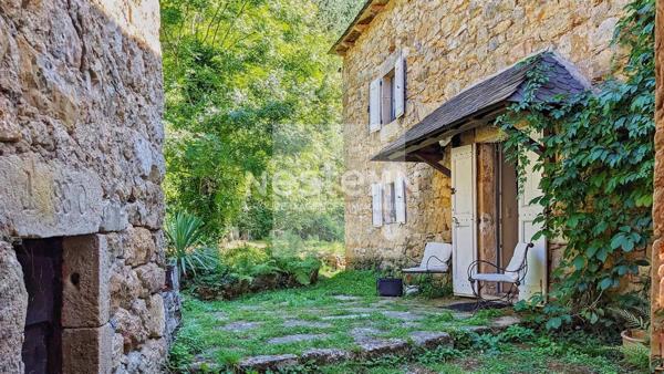 Propriété En Pierre Avec Ses Dépendances