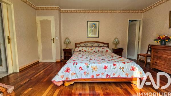 Maison à vendre 8 pièces 210 m² L'Étang-la-Ville