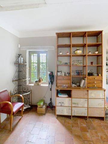 Maison ancienne avec atelier et joli jardin en ville