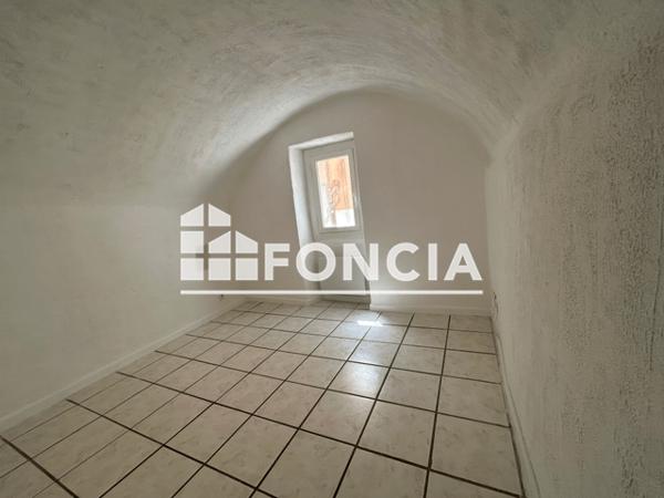 Location Appartement 2 pièces 30 m² - 45 RUE DE LA REPUBLIQUE Castellar 06500