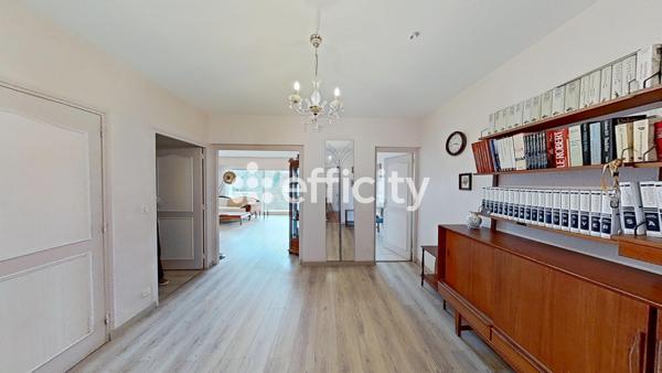 Appartement
         3 pièces
        - 84 m² Bien prestige 428 000 € *
