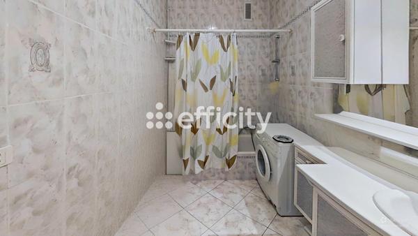 Appartement
         3 pièces
        - 84 m² Bien prestige 428 000 € *