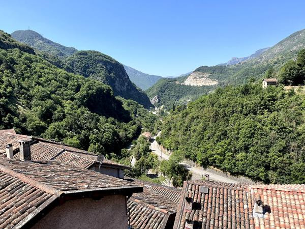 Maison de village Lantosque 2 pièces 27 m2 et jardin 25m2 Vue montagnes