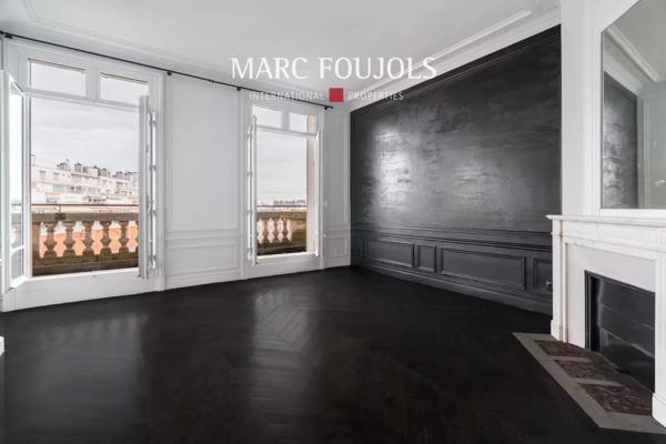 Paris 7 Bourdonnais / Champ de Mars : appartement de 271 m² au 6ème étage avec balcons vues Tour Eiffel