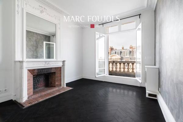 Paris 7 Bourdonnais / Champ de Mars : appartement de 271 m² au 6ème étage avec balcons vues Tour Eiffel