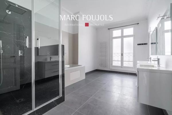 Paris 7 Bourdonnais / Champ de Mars : appartement de 271 m² au 6ème étage avec balcons vues Tour Eiffel