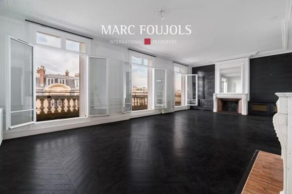 Paris 7 Bourdonnais / Champ de Mars : appartement de 271 m² au 6ème étage avec balcons vues Tour Eiffel