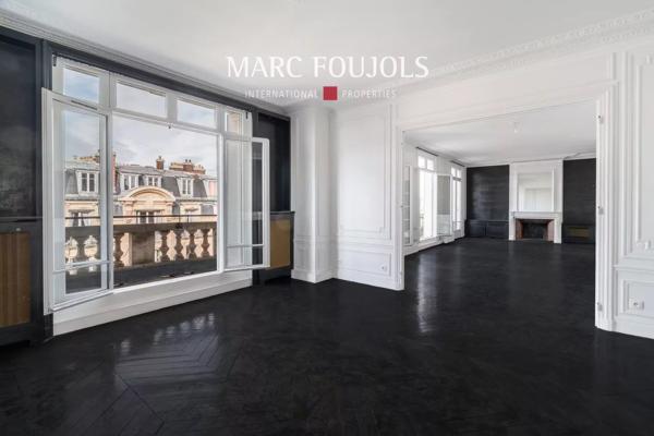 Paris 7 Bourdonnais / Champ de Mars : appartement de 271 m² au 6ème étage avec balcons vues Tour Eiffel