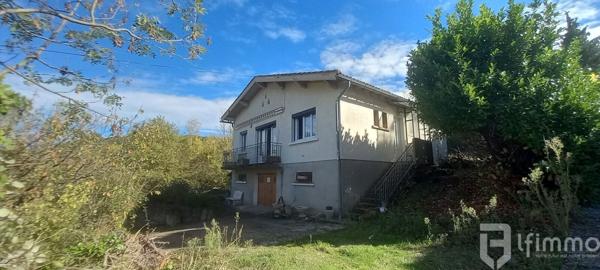 Maison avec extérieur et garage
