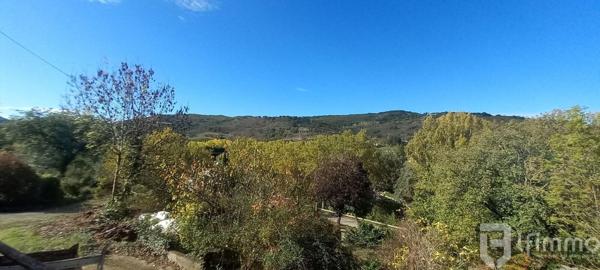 Maison avec extérieur et garage