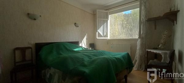 Maison avec extérieur et garage