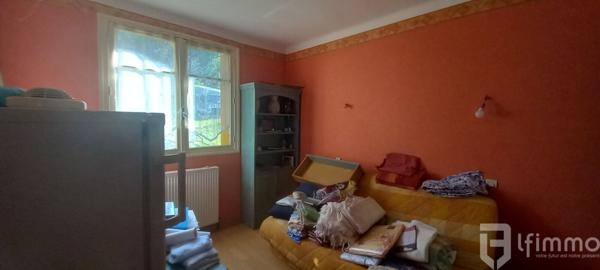 Maison avec extérieur et garage