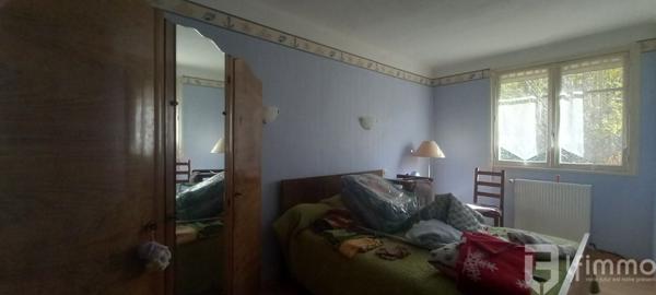 Maison avec extérieur et garage