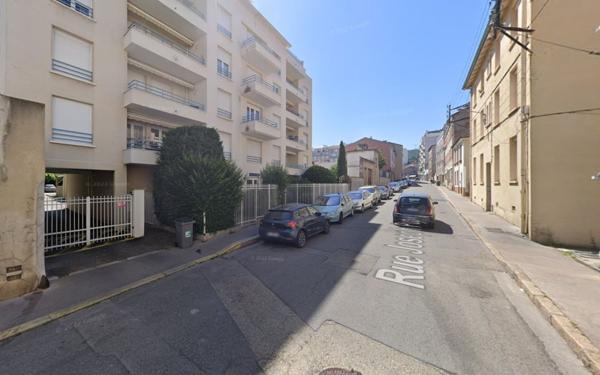 Stationnement à louer    15 m2 Saint-Étienne