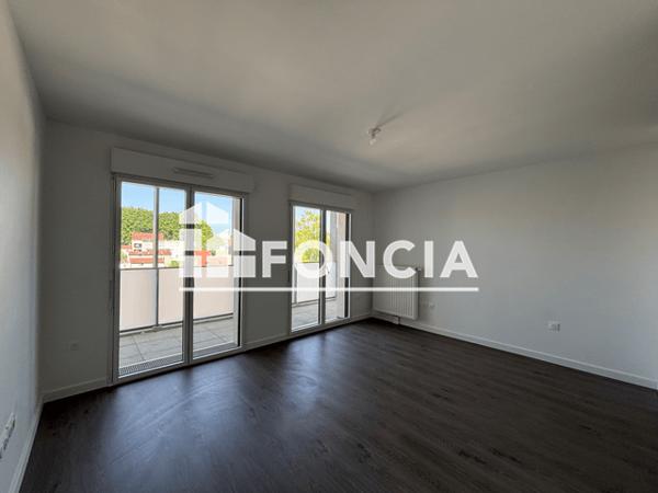 Location Appartement 2 pièces 42.77 m² - 16 AVENUE BREBANT Reims 51100