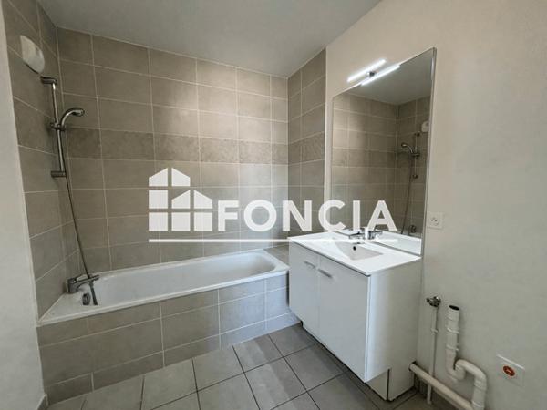 Location Appartement 2 pièces 42.77 m² - 16 AVENUE BREBANT Reims 51100
