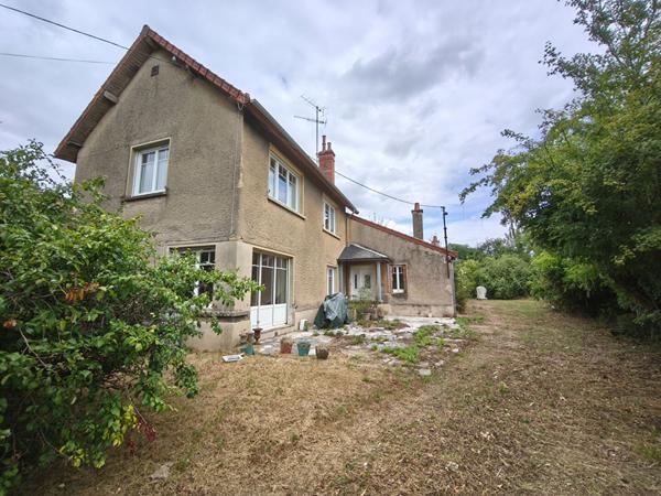 Maison familiale 5 chambres, dependance, proche centre-ville, 25 minutes de Nevers, ecoles, commerces