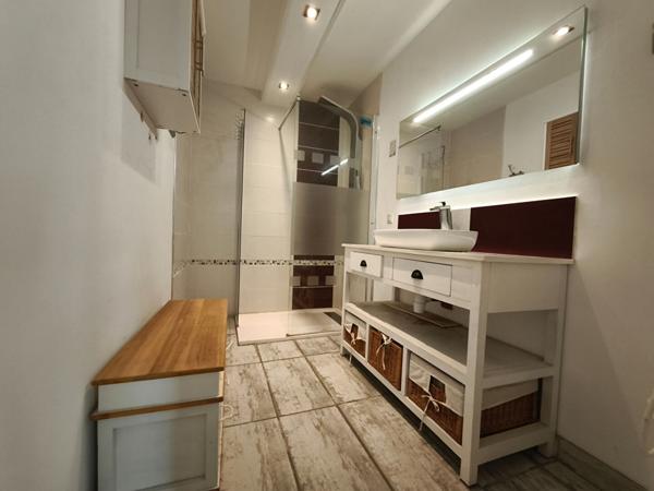 Maison familiale 5 chambres, dependance, proche centre-ville, 25 minutes de Nevers, ecoles, commerces