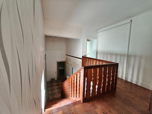 Maison familiale 5 chambres, dependance, proche centre-ville, 25 minutes de Nevers, ecoles, commerces