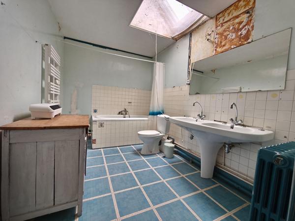 Maison familiale 5 chambres, dependance, proche centre-ville, 25 minutes de Nevers, ecoles, commerces