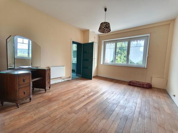 Maison familiale 5 chambres, dependance, proche centre-ville, 25 minutes de Nevers, ecoles, commerces