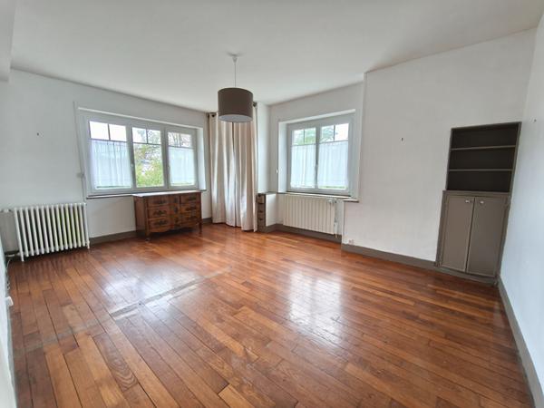 Maison familiale 5 chambres, dependance, proche centre-ville, 25 minutes de Nevers, ecoles, commerces