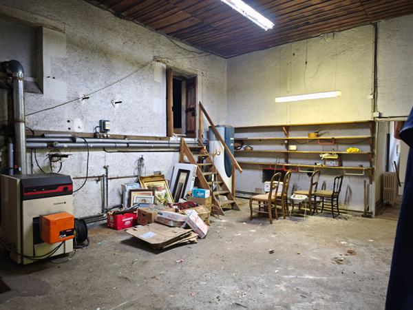 Maison familiale 5 chambres, dependance, proche centre-ville, 25 minutes de Nevers, ecoles, commerces