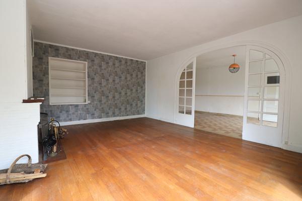 Maison familiale 5 chambres, dependance, proche centre-ville, 25 minutes de Nevers, ecoles, commerces