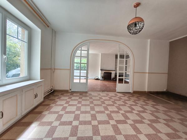 Maison familiale 5 chambres, dependance, proche centre-ville, 25 minutes de Nevers, ecoles, commerces