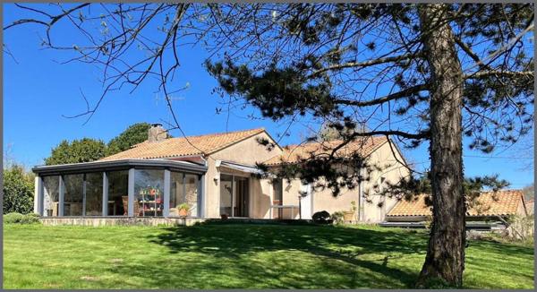 Maison à Bressuire, 79300 - 7 pièces 155m²