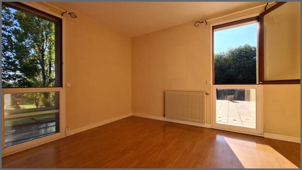 Maison à Bressuire, 79300 - 7 pièces 155m²