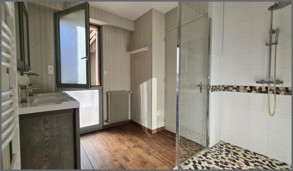 Maison à Bressuire, 79300 - 7 pièces 155m²