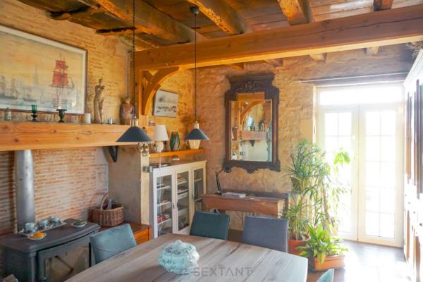Superbe ensemble immobilier du XIXe siècle situé au coeur de la nature préservée du Périgord vert.