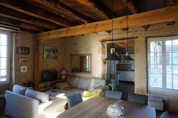 Superbe ensemble immobilier du XIXe siècle situé au coeur de la nature préservée du Périgord vert.