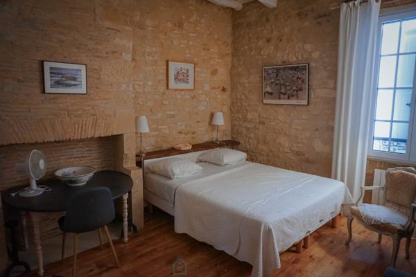 Superbe ensemble immobilier du XIXe siècle situé au coeur de la nature préservée du Périgord vert.