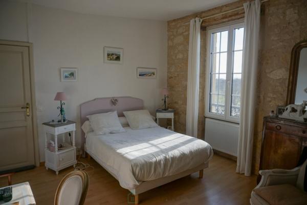 Superbe ensemble immobilier du XIXe siècle situé au coeur de la nature préservée du Périgord vert.