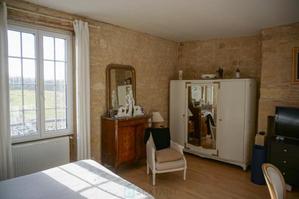 Superbe ensemble immobilier du XIXe siècle situé au coeur de la nature préservée du Périgord vert.