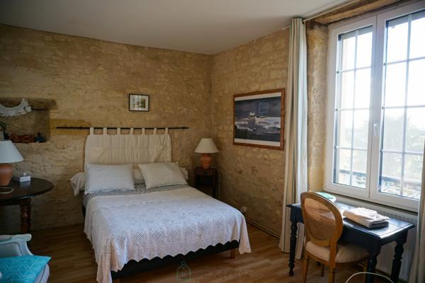 Superbe ensemble immobilier du XIXe siècle situé au coeur de la nature préservée du Périgord vert.