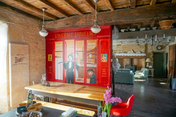 Superbe ensemble immobilier du XIXe siècle situé au coeur de la nature préservée du Périgord vert.