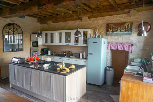 Superbe ensemble immobilier du XIXe siècle situé au coeur de la nature préservée du Périgord vert.