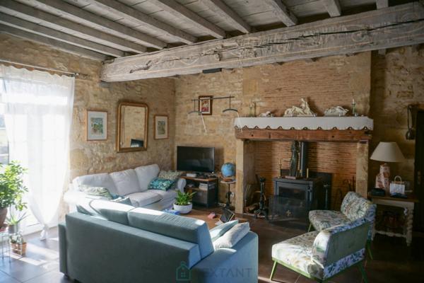 Superbe ensemble immobilier du XIXe siècle situé au coeur de la nature préservée du Périgord vert.