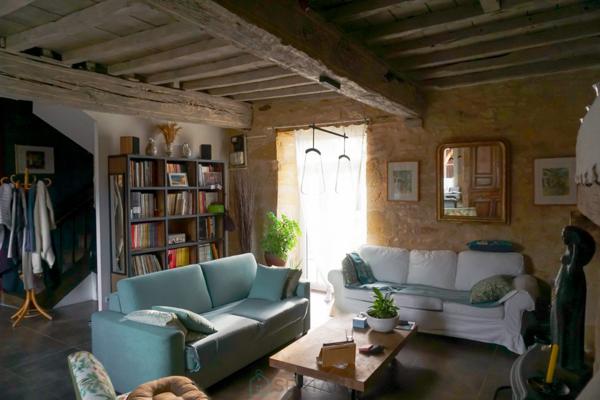 Superbe ensemble immobilier du XIXe siècle situé au coeur de la nature préservée du Périgord vert.