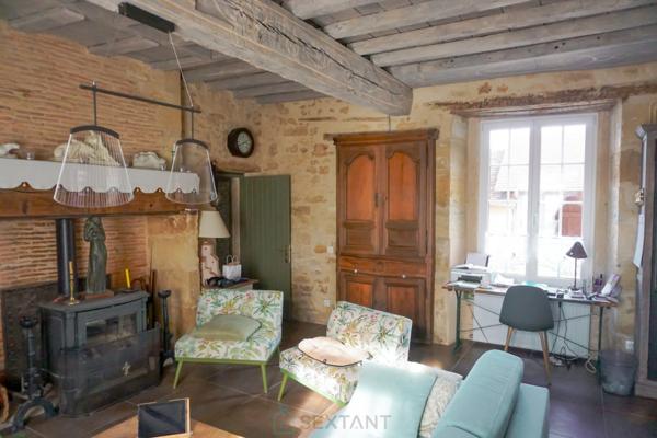 Superbe ensemble immobilier du XIXe siècle situé au coeur de la nature préservée du Périgord vert.