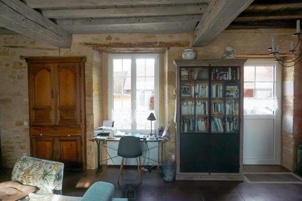 Superbe ensemble immobilier du XIXe siècle situé au coeur de la nature préservée du Périgord vert.