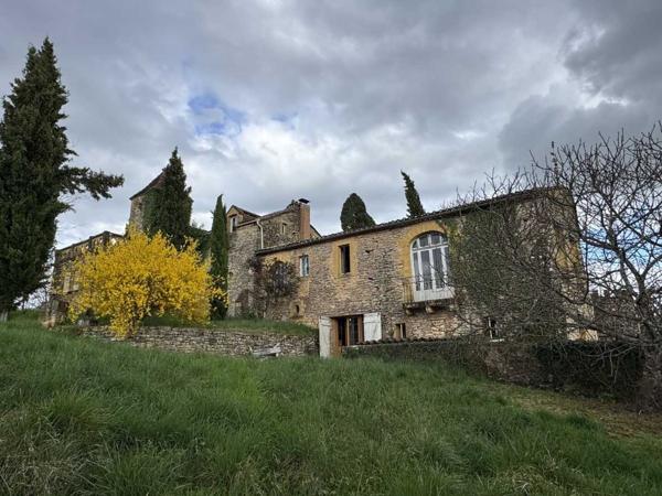 Maison ancienne - Belves Propriété en pierre du Périgord avec dépendances, piscine, vue dégagée et calme !